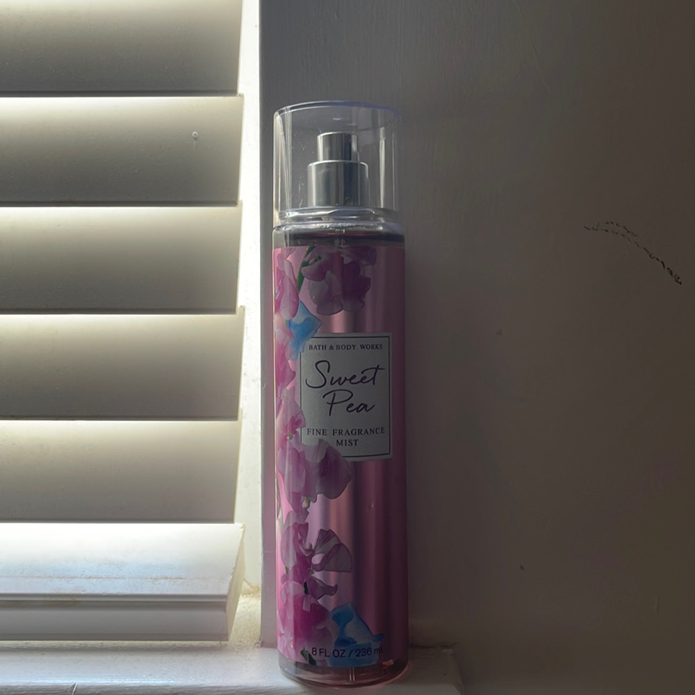sweet pea bath and body works body spray